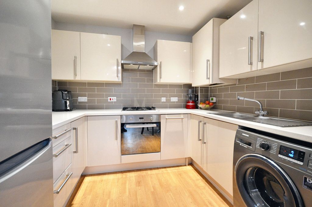 Property photo 3 of 7 Kitchen