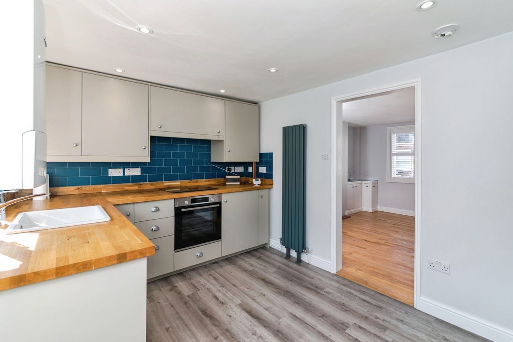 Property photo 3 of 20 Kitchen