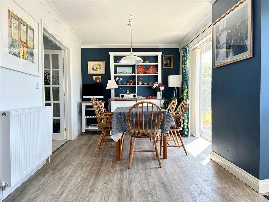 Property photo 3 of 17 Dining Room.Jpg