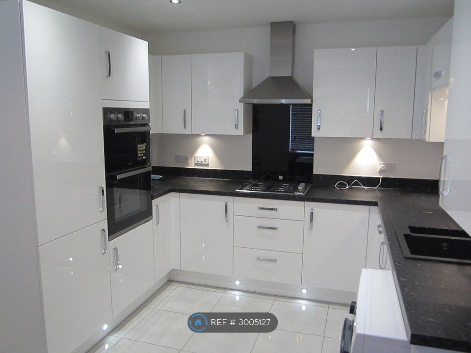 Property photo 2 of 31