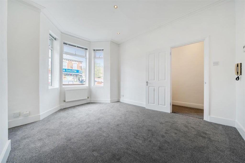 Property photo 3 of 16 1448505-10-69E780784d123.Jpg