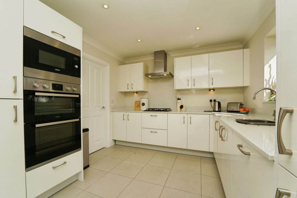 Property photo 2 of 15 Kitchen