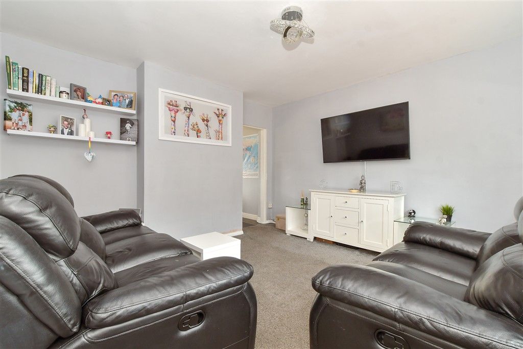 Property photo 3 of 16 Lounge