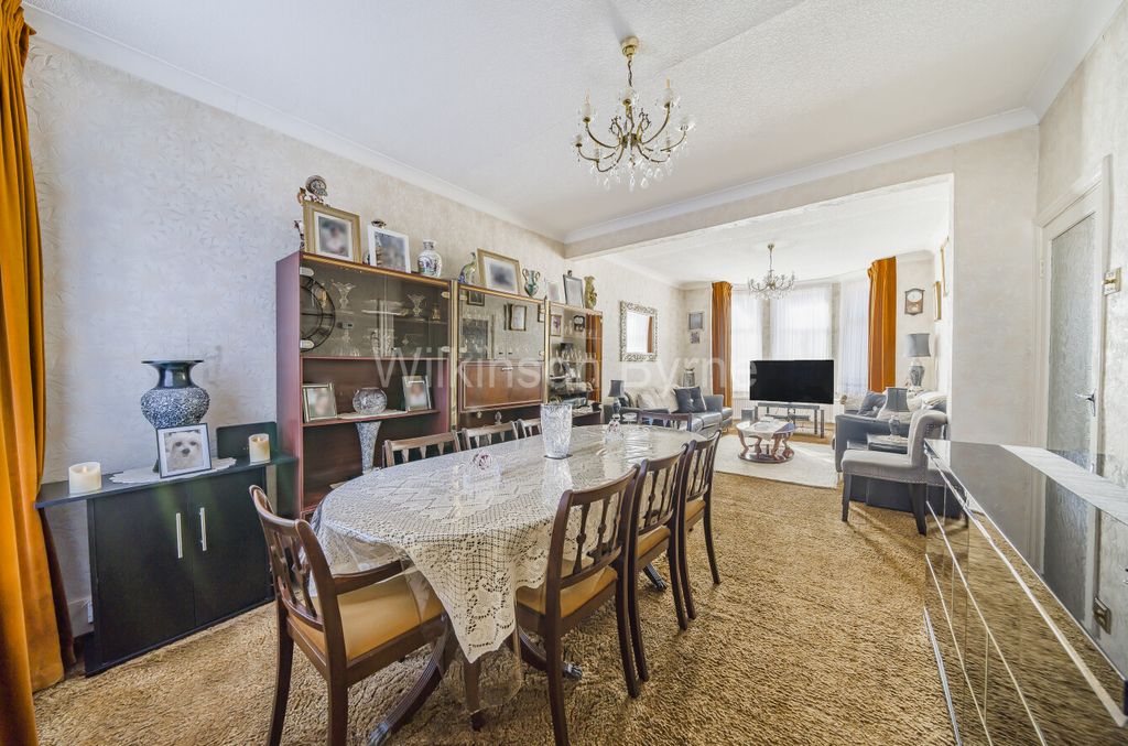 Property photo 3 of 12 7E90Eaf9-24Da-4223-Bb51-7c9De680Bfe5