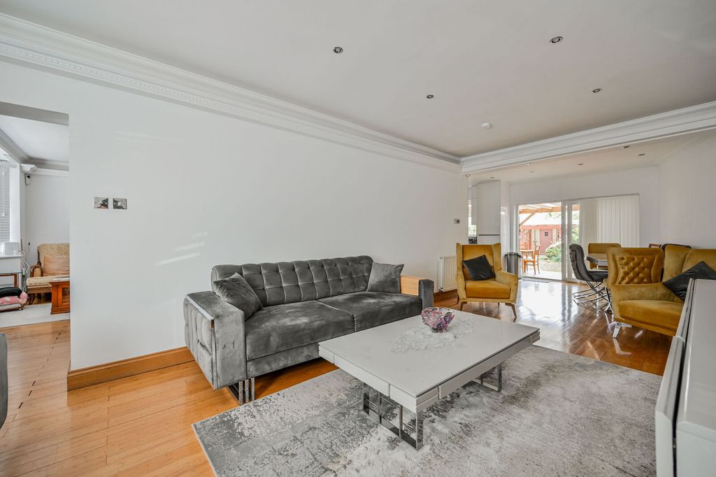 Property photo 2 of 30