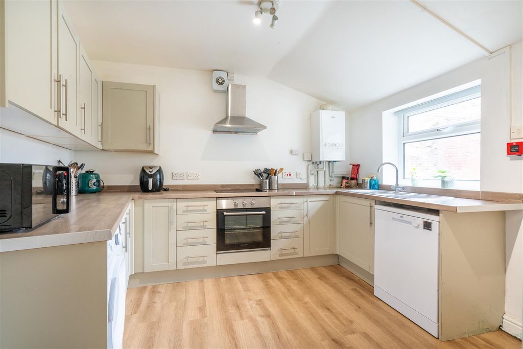 Property photo 3 of 11 _Ajh8637-Hdr.Jpg