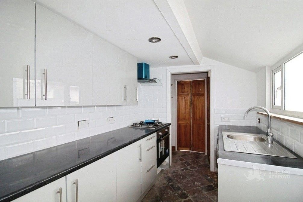 Property photo 3 of 9 Kitchen