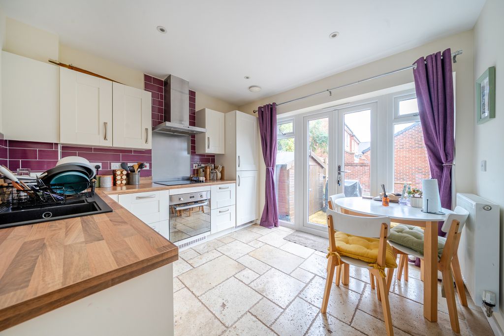 Property photo 3 of 18 Kitchen / Breakfast Room