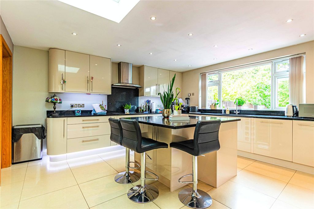 Property photo 2 of 38 Picture No. 45