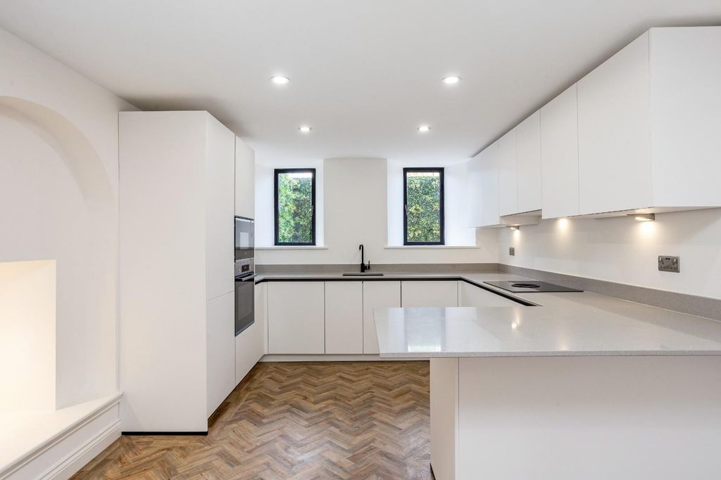 Property photo 2 of 15 Apartment 1 302970 (7).Jpg