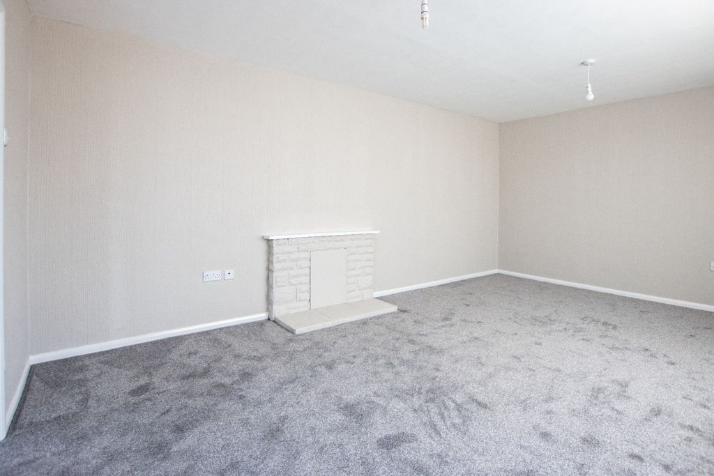 Property photo 2 of 15 3968095