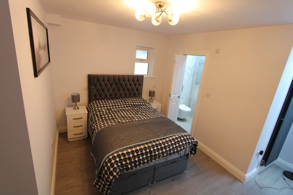 Property photo 2 of 25
