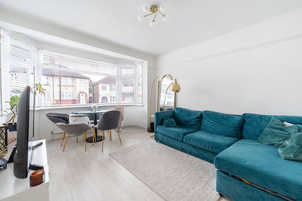 Property photo 2 of 6