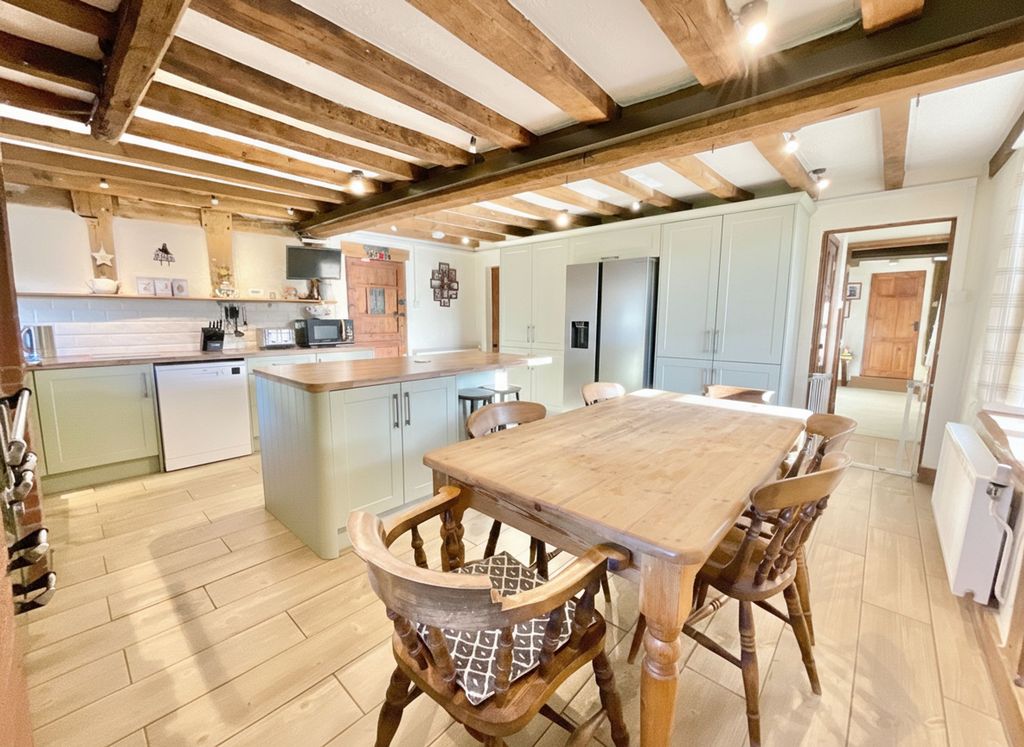 Property photo 2 of 39