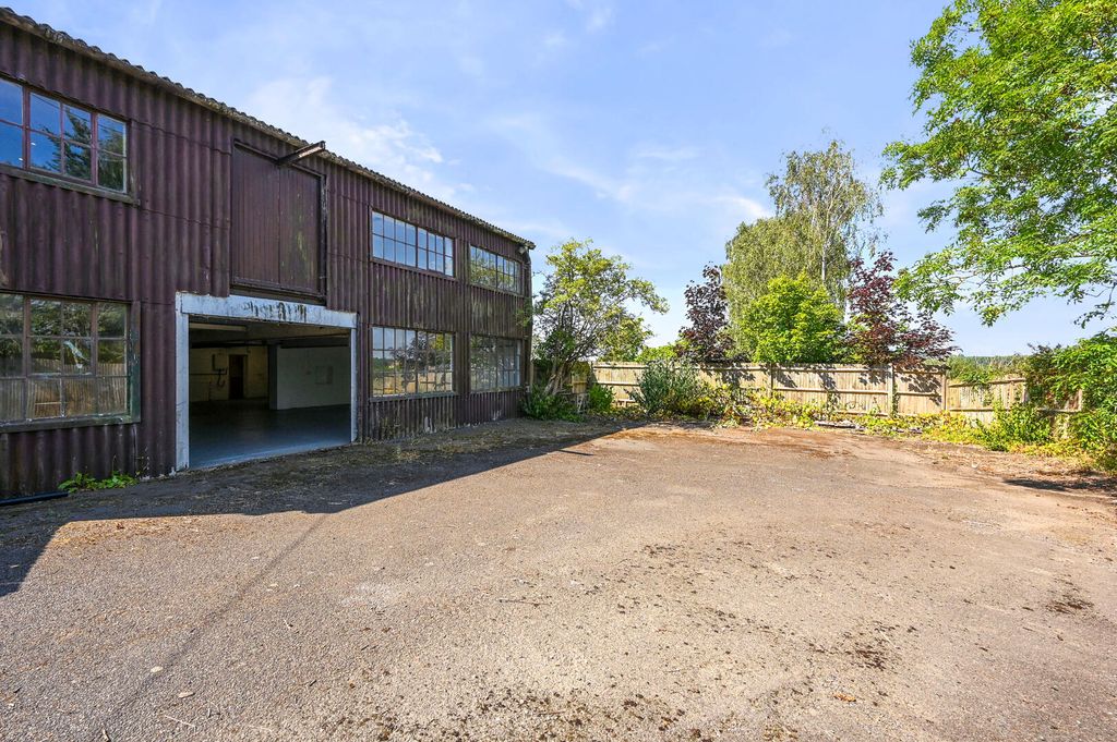 Property photo 1 of 13 Outbuilding