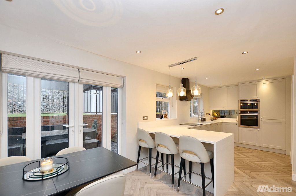 Property photo 2 of 31