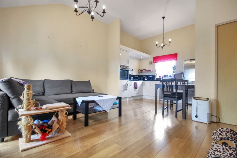 Property photo 1 of 9 Photo 4