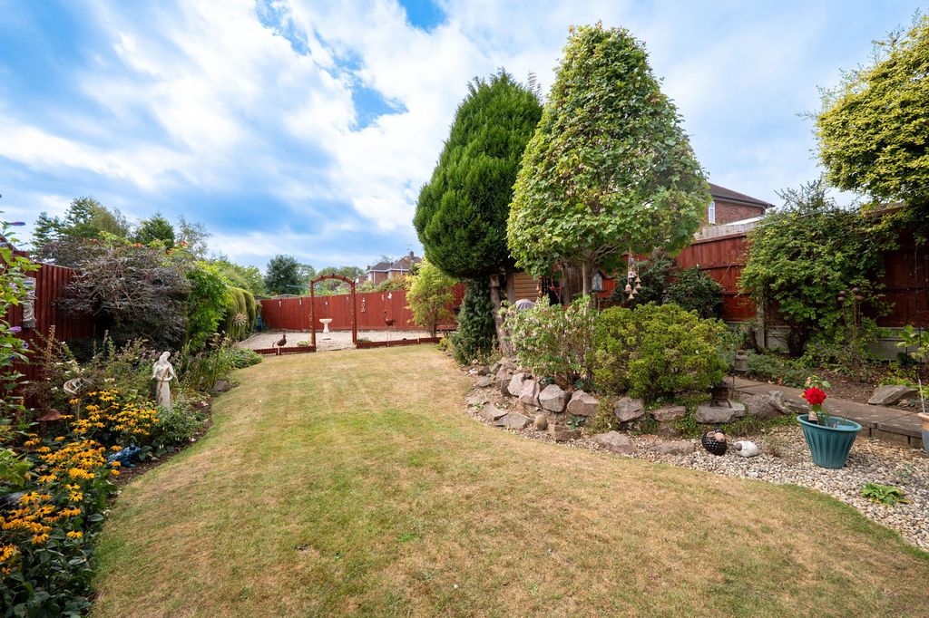 Property photo 2 of 31