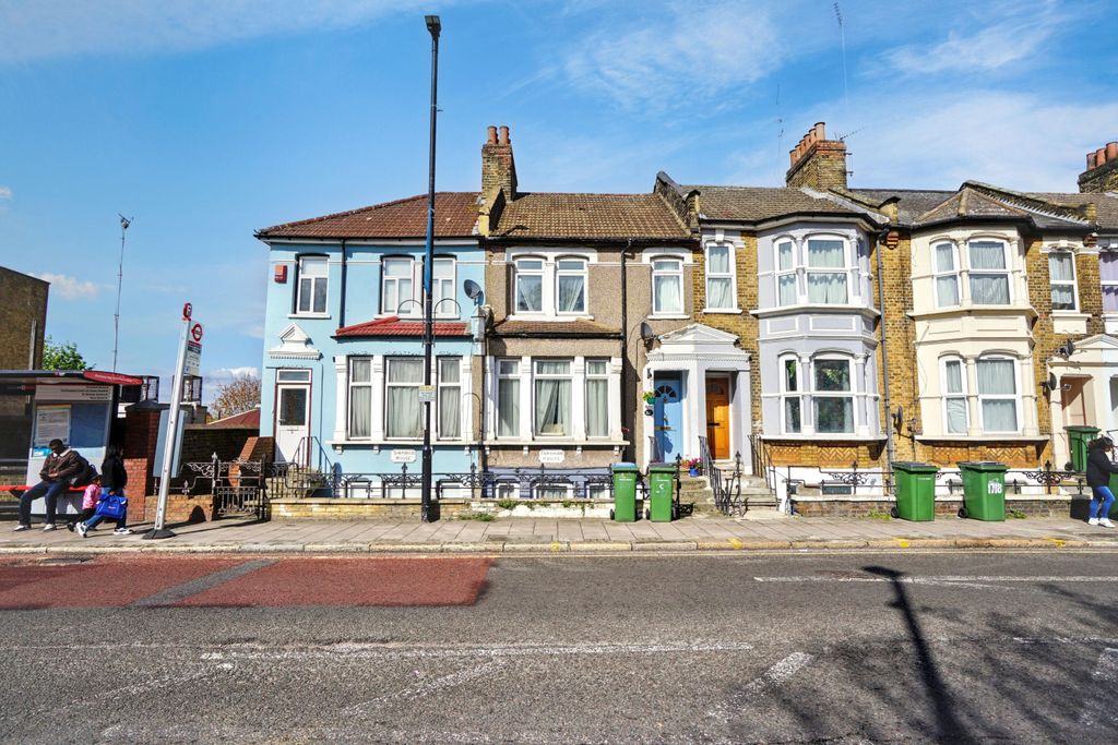 Property photo 1 of 17 167A Plumstead High Street, Plumstead, London Se18 1He