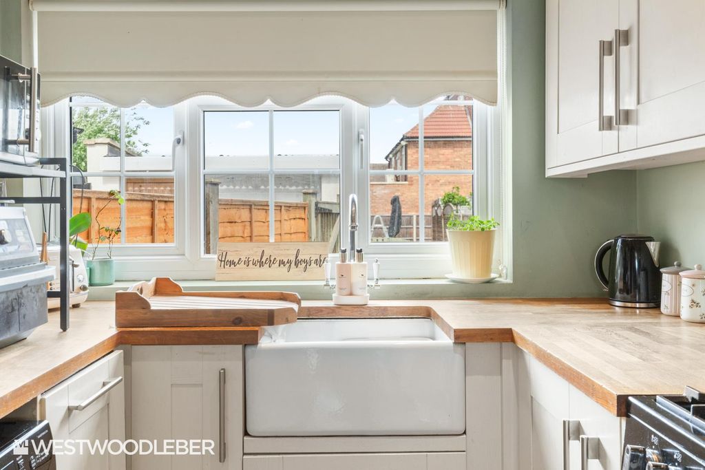 Property photo 3 of 33 Toveyavenue_17.Jpg