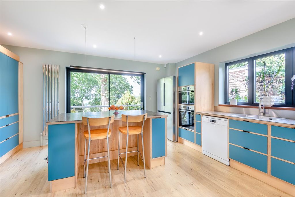 Property photo 3 of 46 8663029-Interior07.Jpg