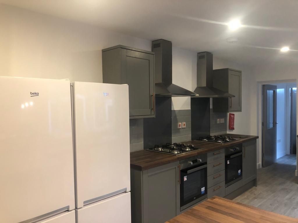 Property photo 2 of 7 Modern Shared Kitchen With Twin Ovens And Gas Hobs...
