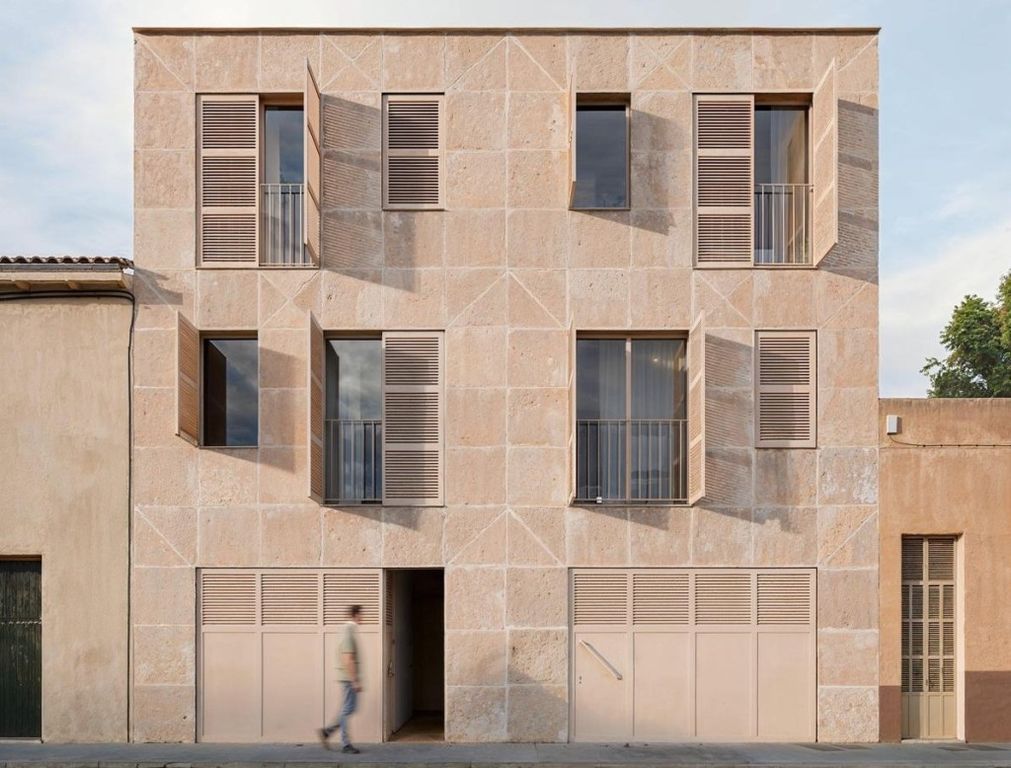 Property photo 1 of 11 Facade Crop