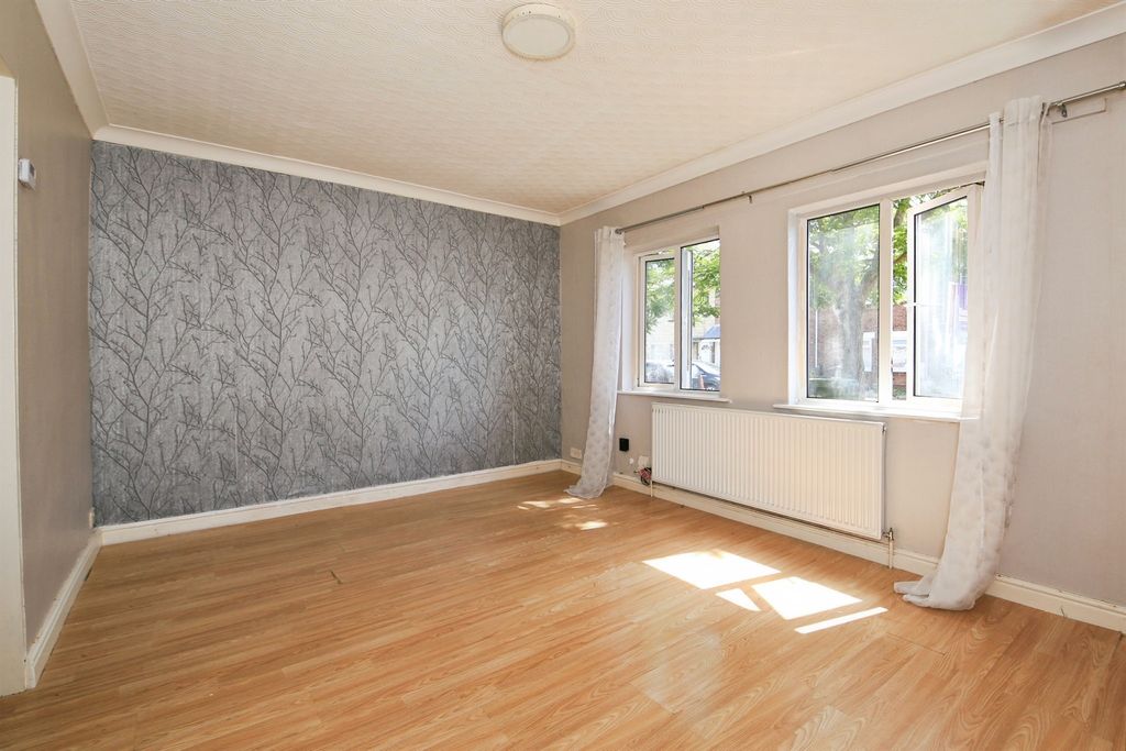Property photo 2 of 20