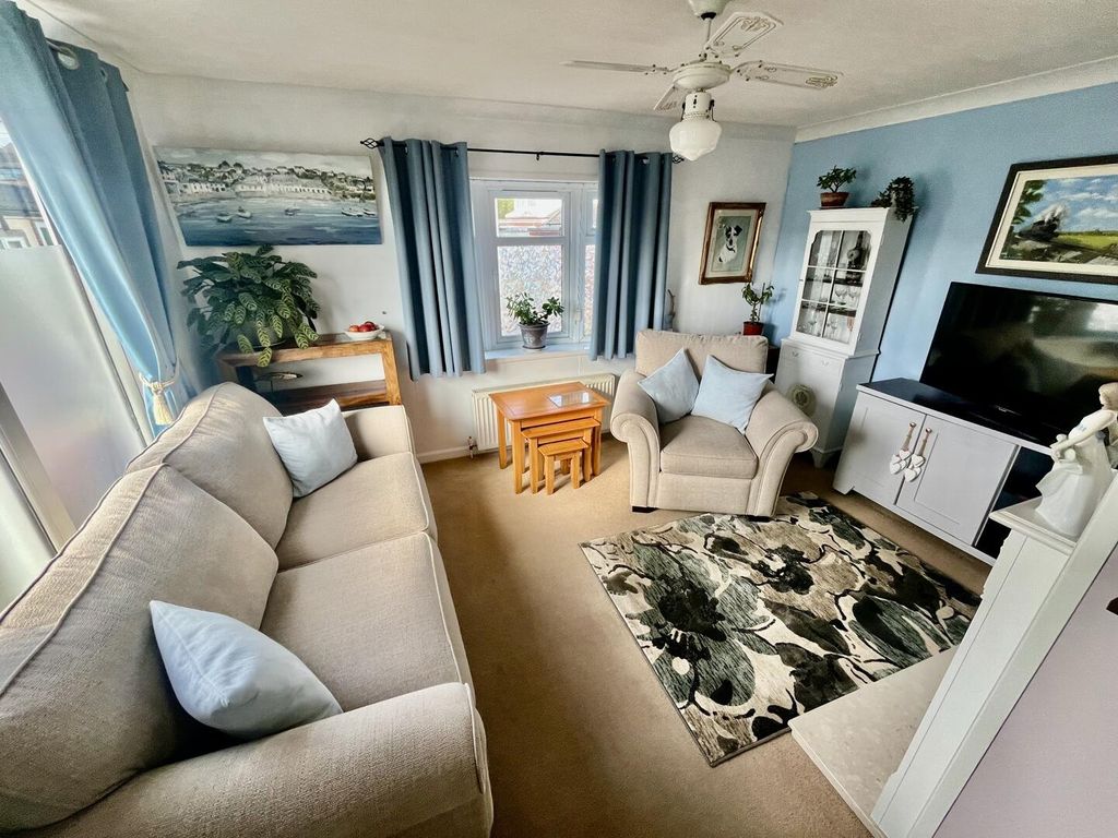 Property photo 2 of 10 Living Room
