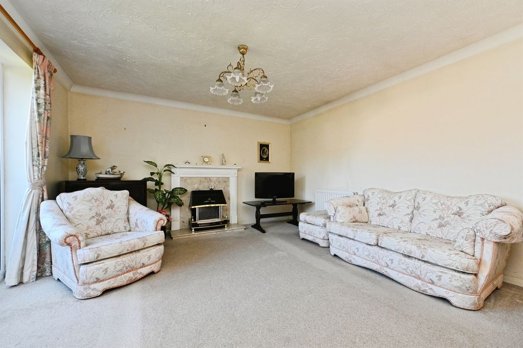 Property photo 2 of 14