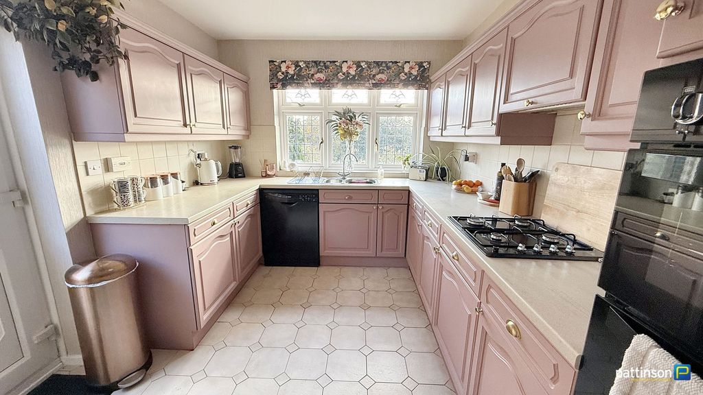 Property photo 3 of 43