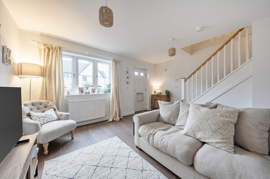 Property photo 2 of 12 1399793-9-6998785...