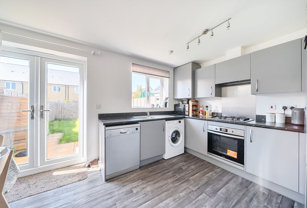 Property photo 3 of 13 1449105-10-69Ebbc...