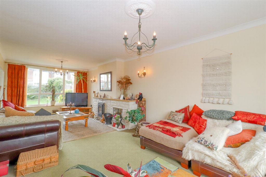Property photo 3 of 14