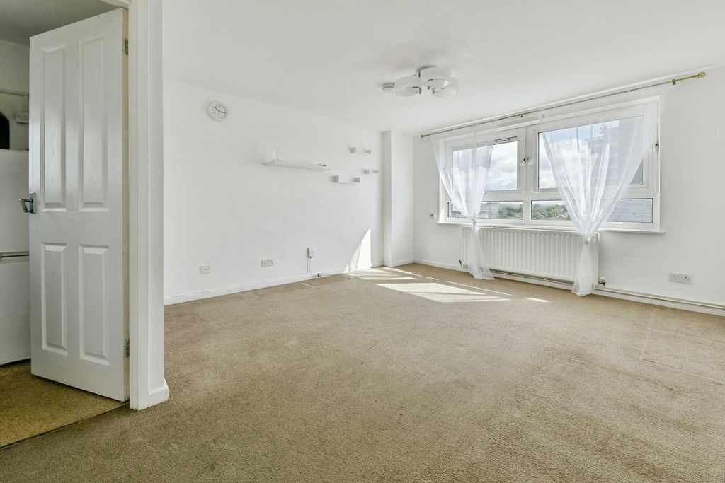 Property photo 2 of 18 Living Room