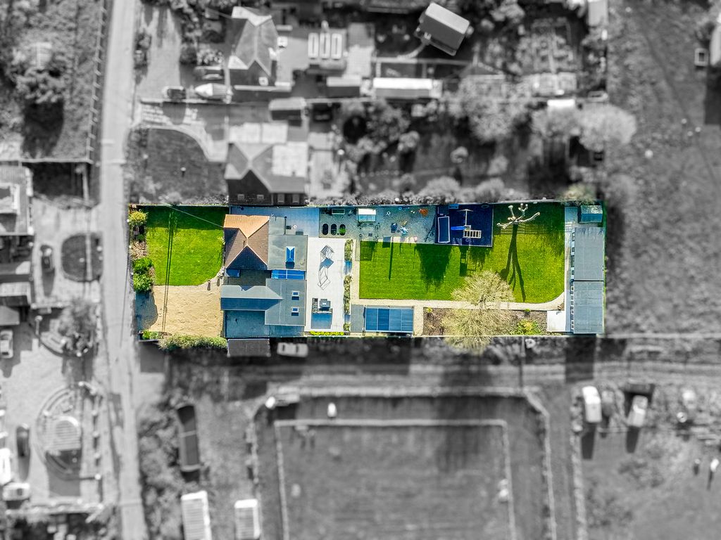 Property photo 2 of 31