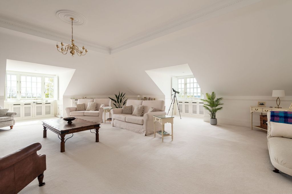 Property photo 3 of 32