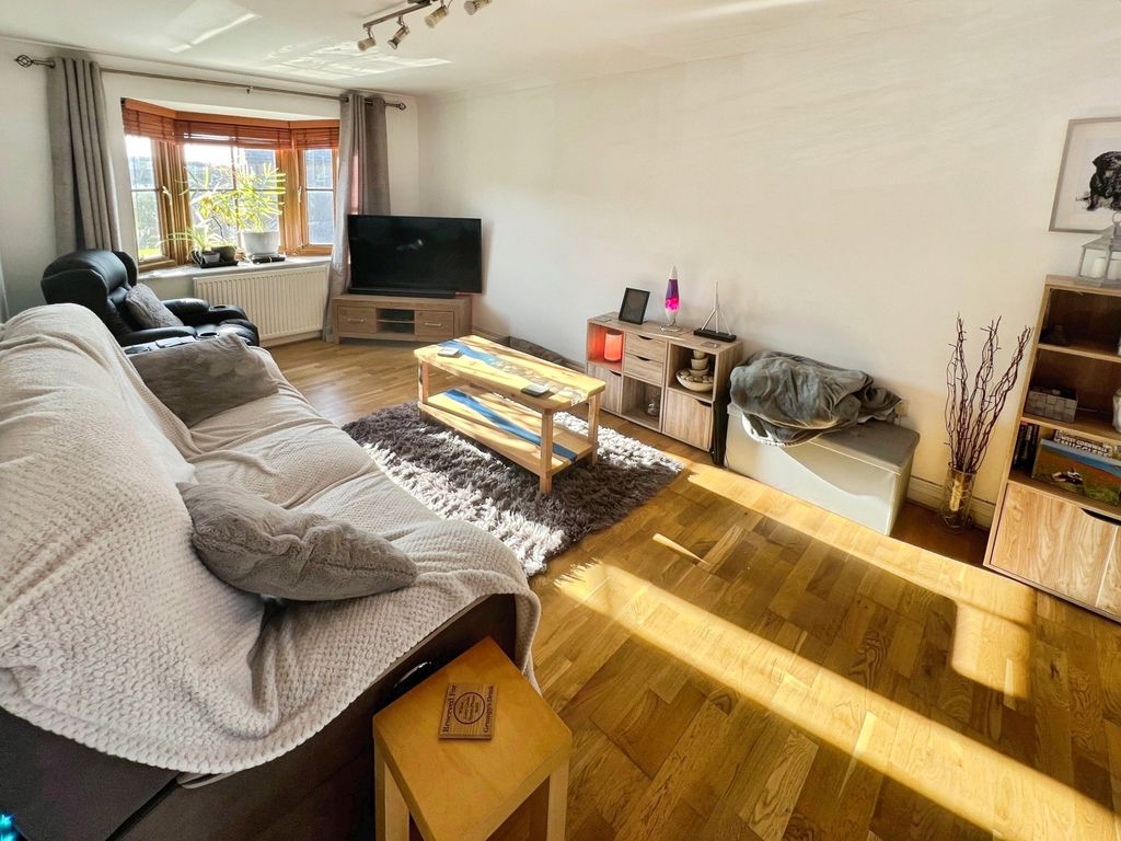 Property photo 2 of 19 Picture No. 16