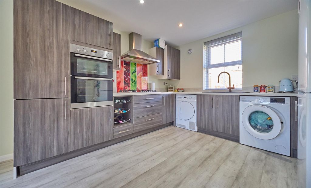 Property photo 2 of 18 William Spencer AV.Jpg