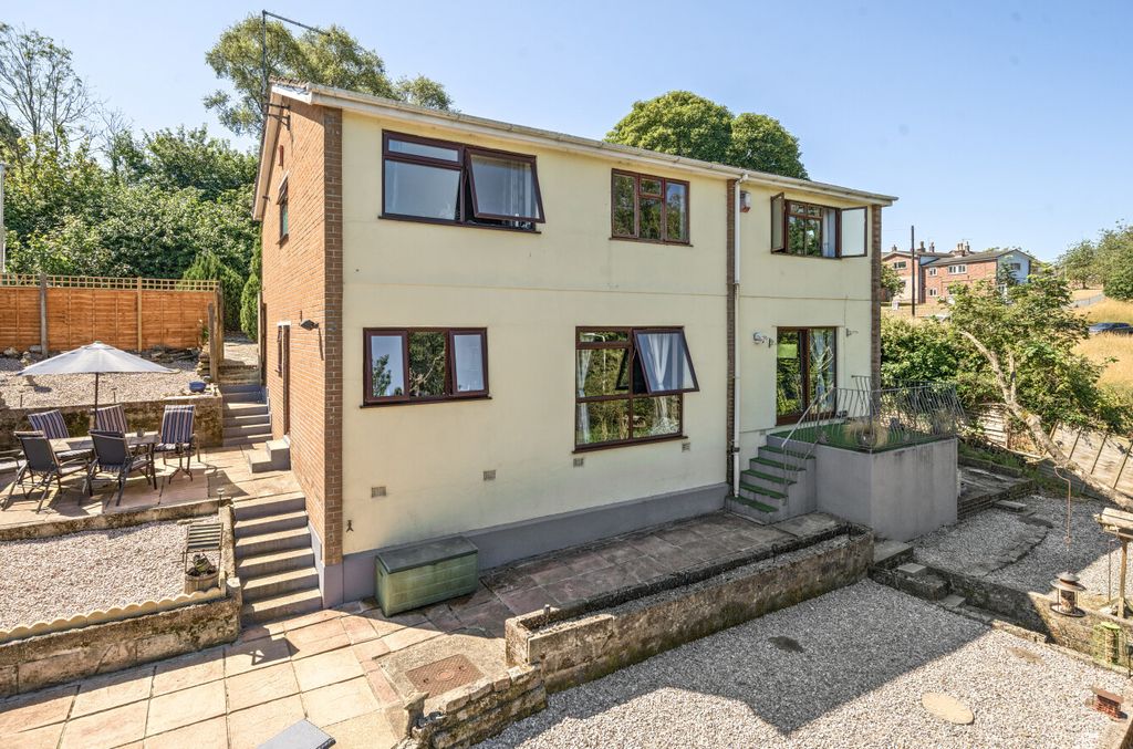 Property photo 1 of 18 1 - 1320569-2-6870F99...