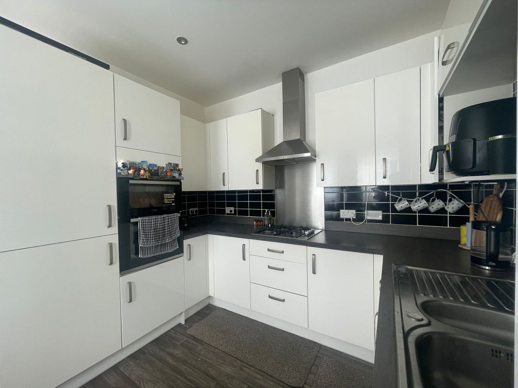 Property photo 1 of 10 Kitchen