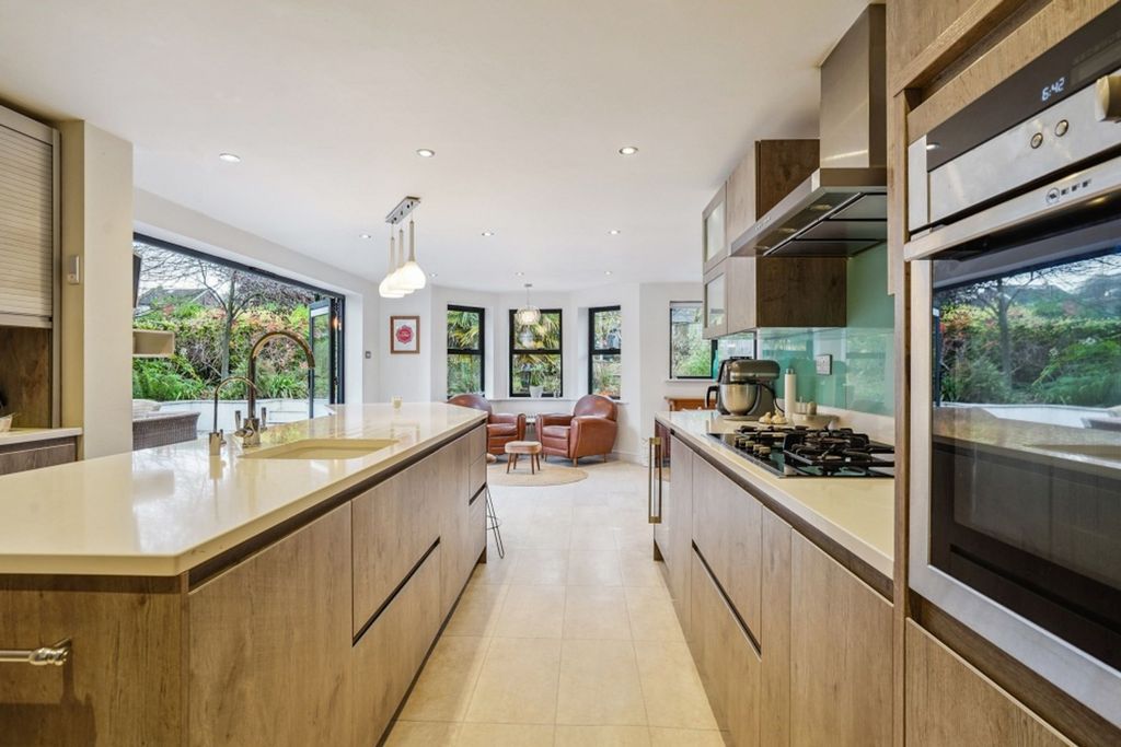 Property photo 2 of 36