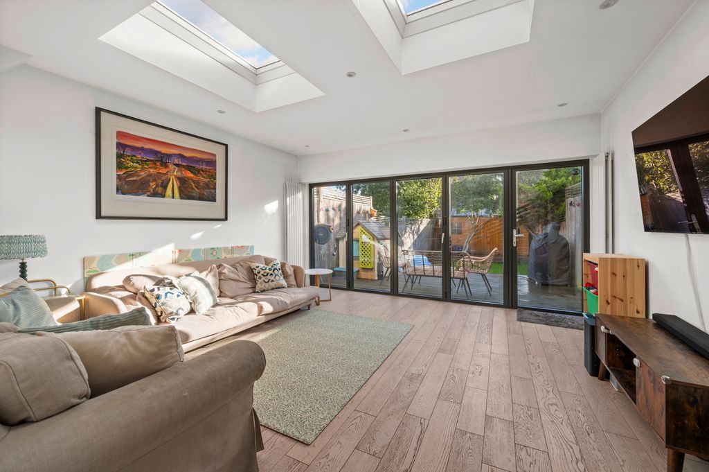 Property photo 2 of 16 Picture No. 12