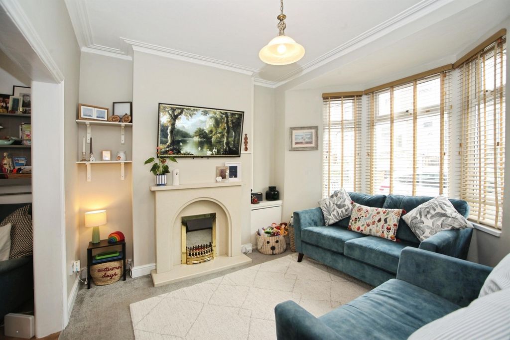 Property photo 2 of 25