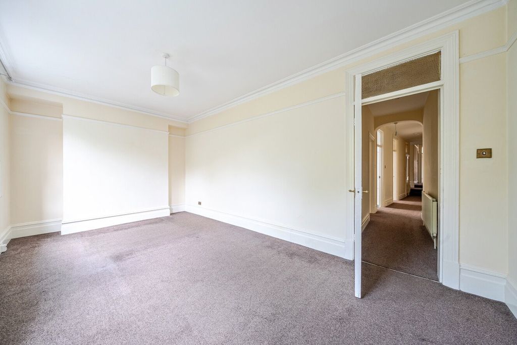 Property photo 2 of 9 Picture No. 30