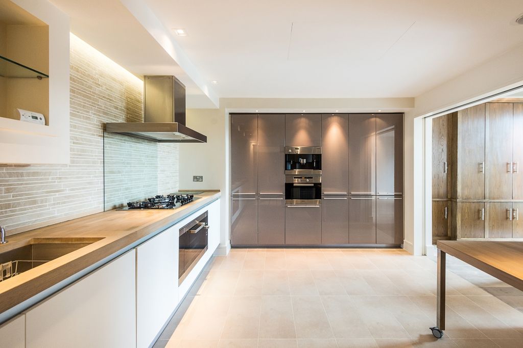 Property photo 2 of 16 Kitchen