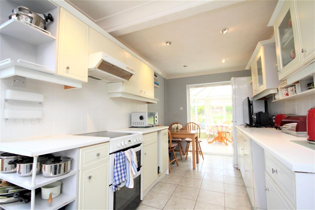 Property photo 2 of 10 Kitchen.Jpg