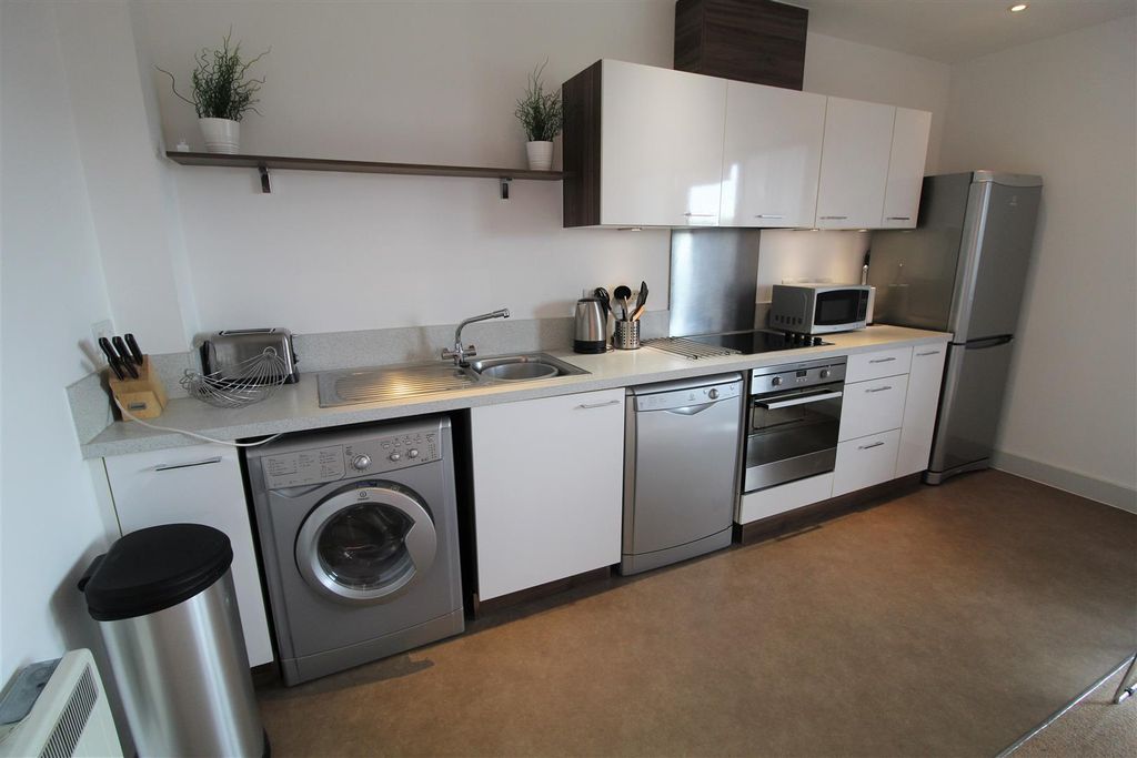 Property photo 3 of 5 3 - 31 King House