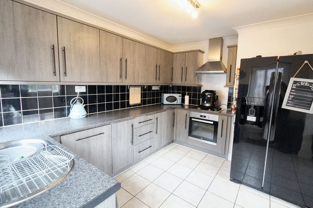 Property photo 3 of 30