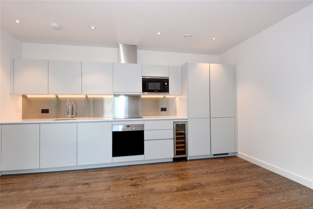 Property photo 3 of 10 Kitchen